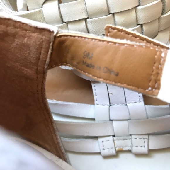 White Kenneth Cole Reaction “Warm Cedarle” leather wedge sandals. - Picture 6 of 9